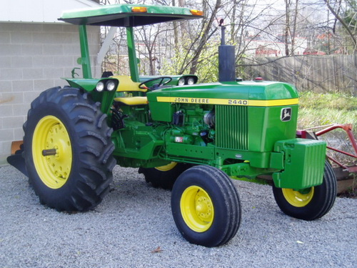 John Deere 2440, 2640 Tractors Technical Manual (S/N: 340999)