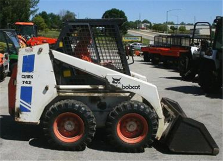 Bobcat 742B, 743B Skid Steer Loader