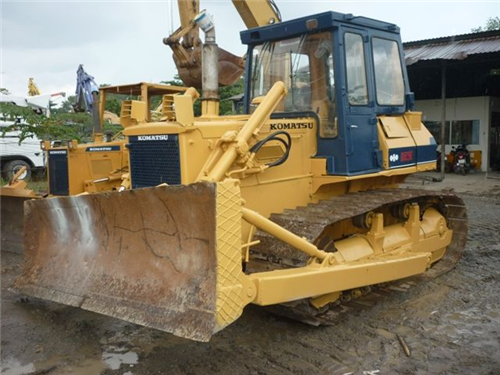 Komatsu D53A-17, D53P-17 Bulldozer Operation & Maintenance Manual