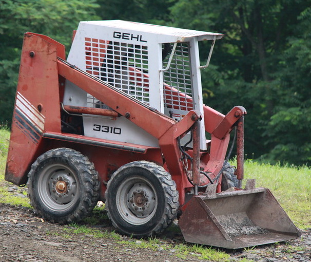 Gehl 3310, 3410 Skid Loader Operator’s Manual