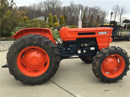 Kubota M4500, M4500DT, M5500, M5500DT, M7500, M7500DT Tractor